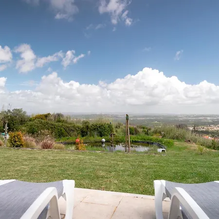 Oceanview Cliff Retreat, Cleaning Included Villa