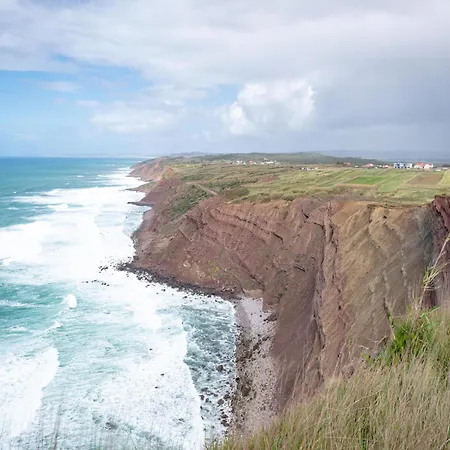 Oceanview Cliff Retreat, Cleaning Included * Caldas Da Rainha